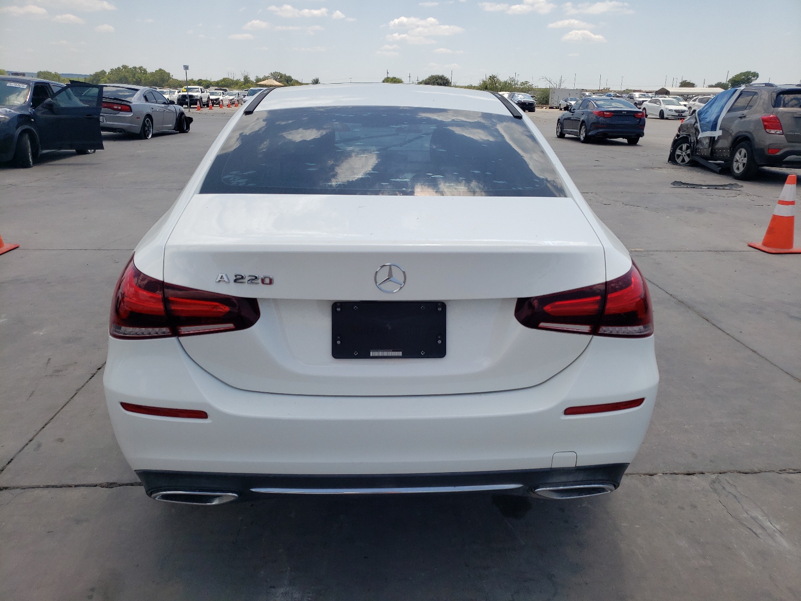 WDD3G4EBXKW029070 2019 Mercedes-Benz A 220