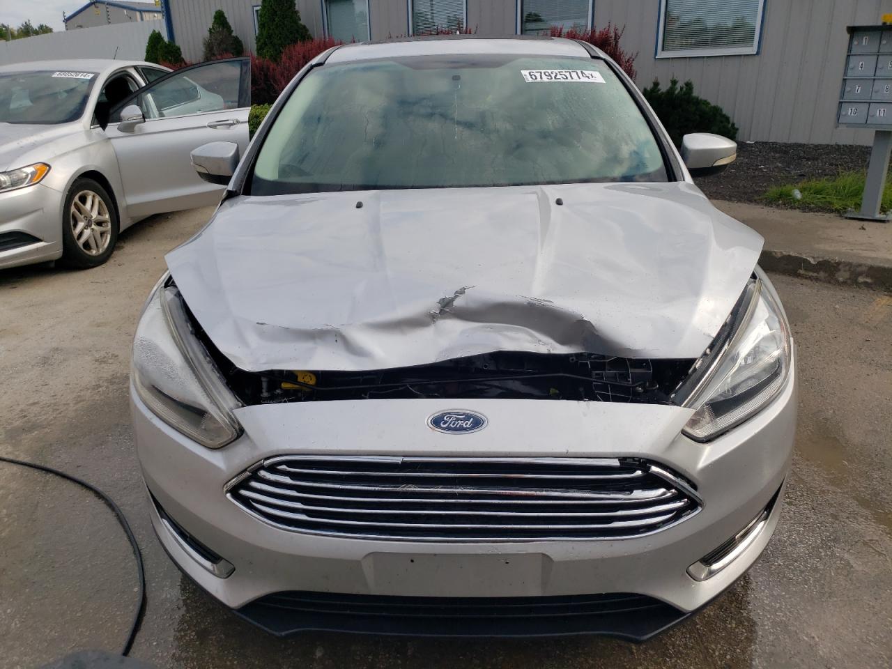 VIN 1FADP3N29JL327091 2018 FORD FOCUS no.5