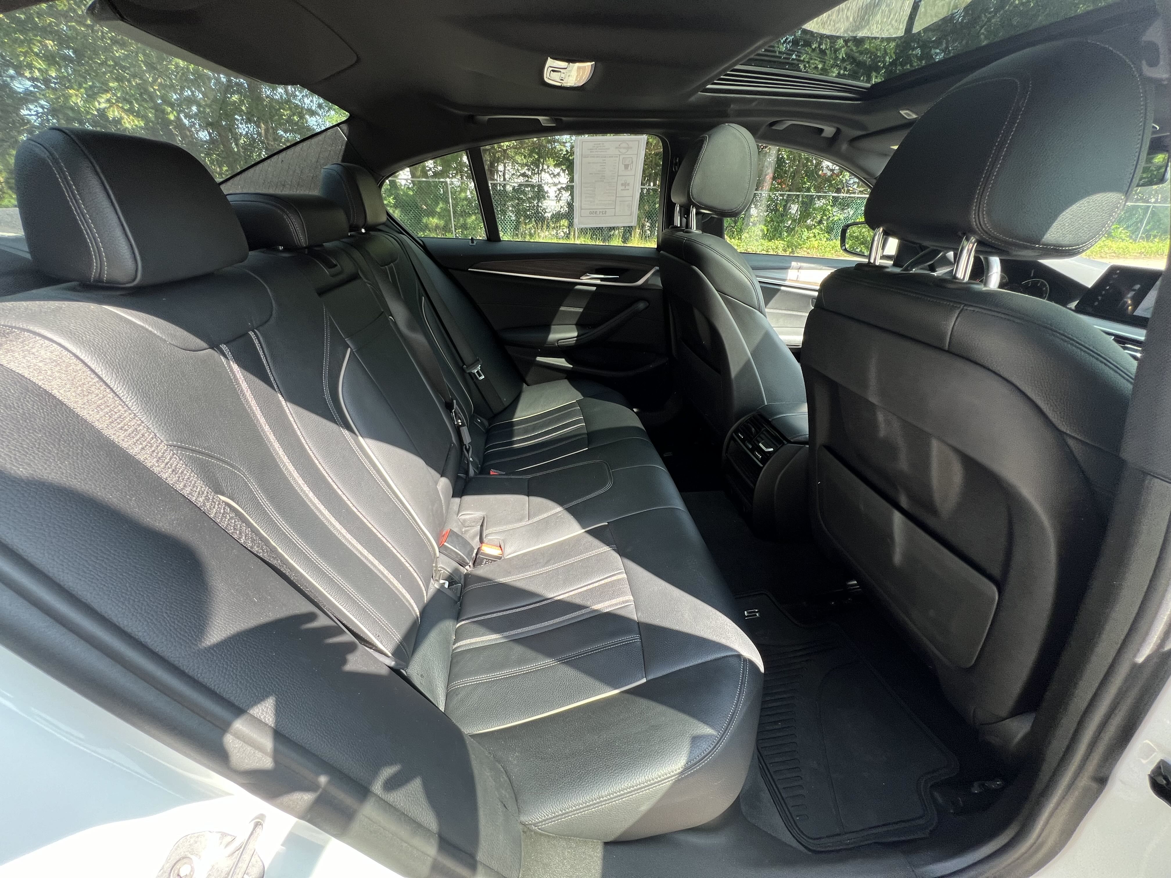 2018 BMW 530 Xi vin: WBAJA7C55JWA71985