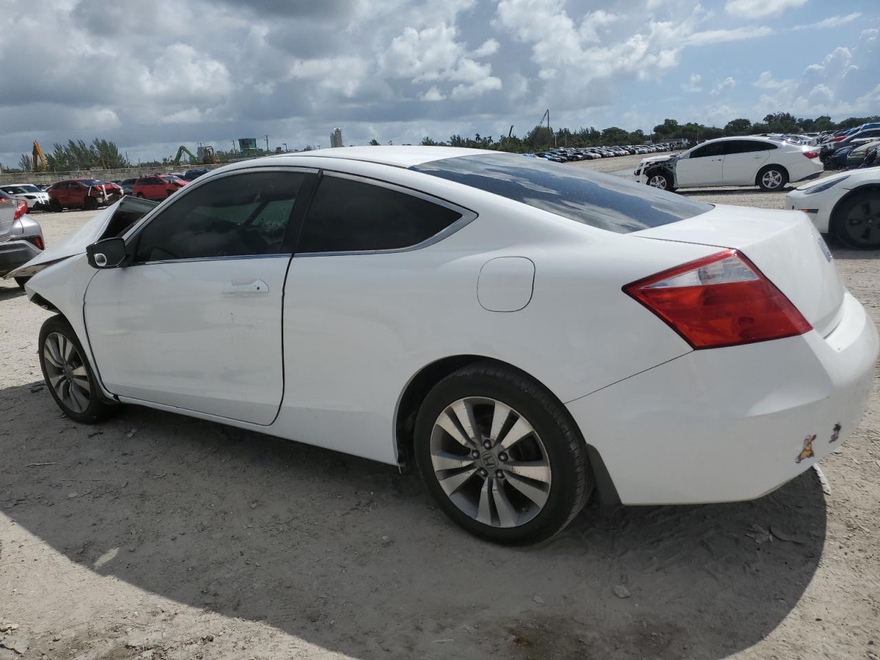 2009 Honda Accord - Image 2