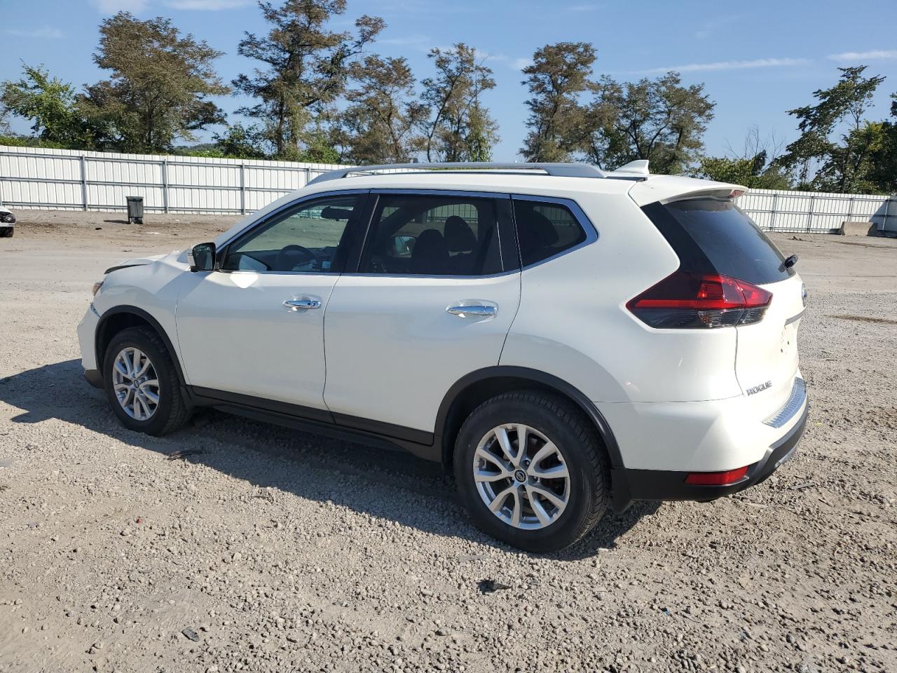 2018 Nissan Rogue - Image 2