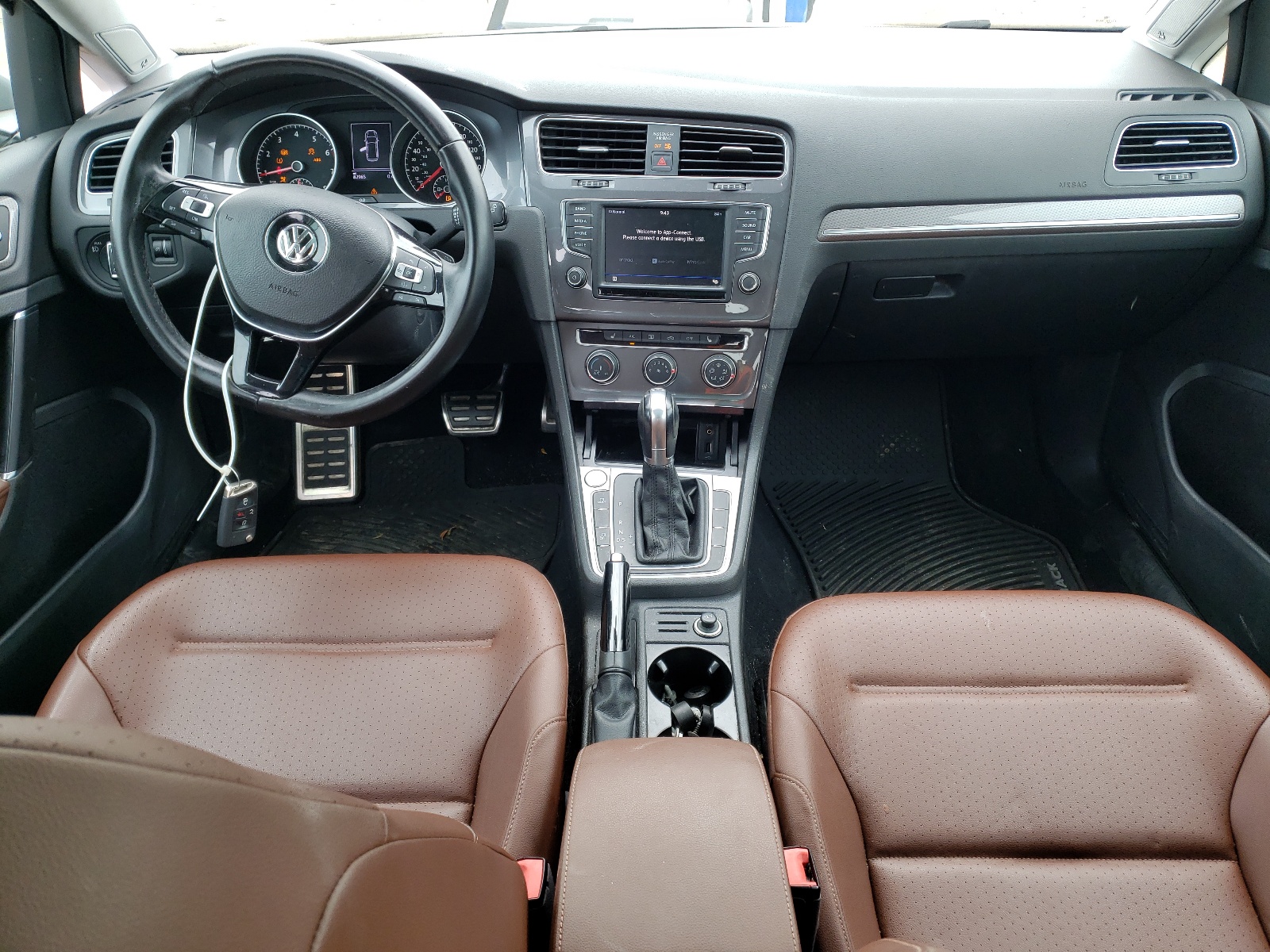 3VWH17AU8HM521483 2017 Volkswagen Golf Alltrack S