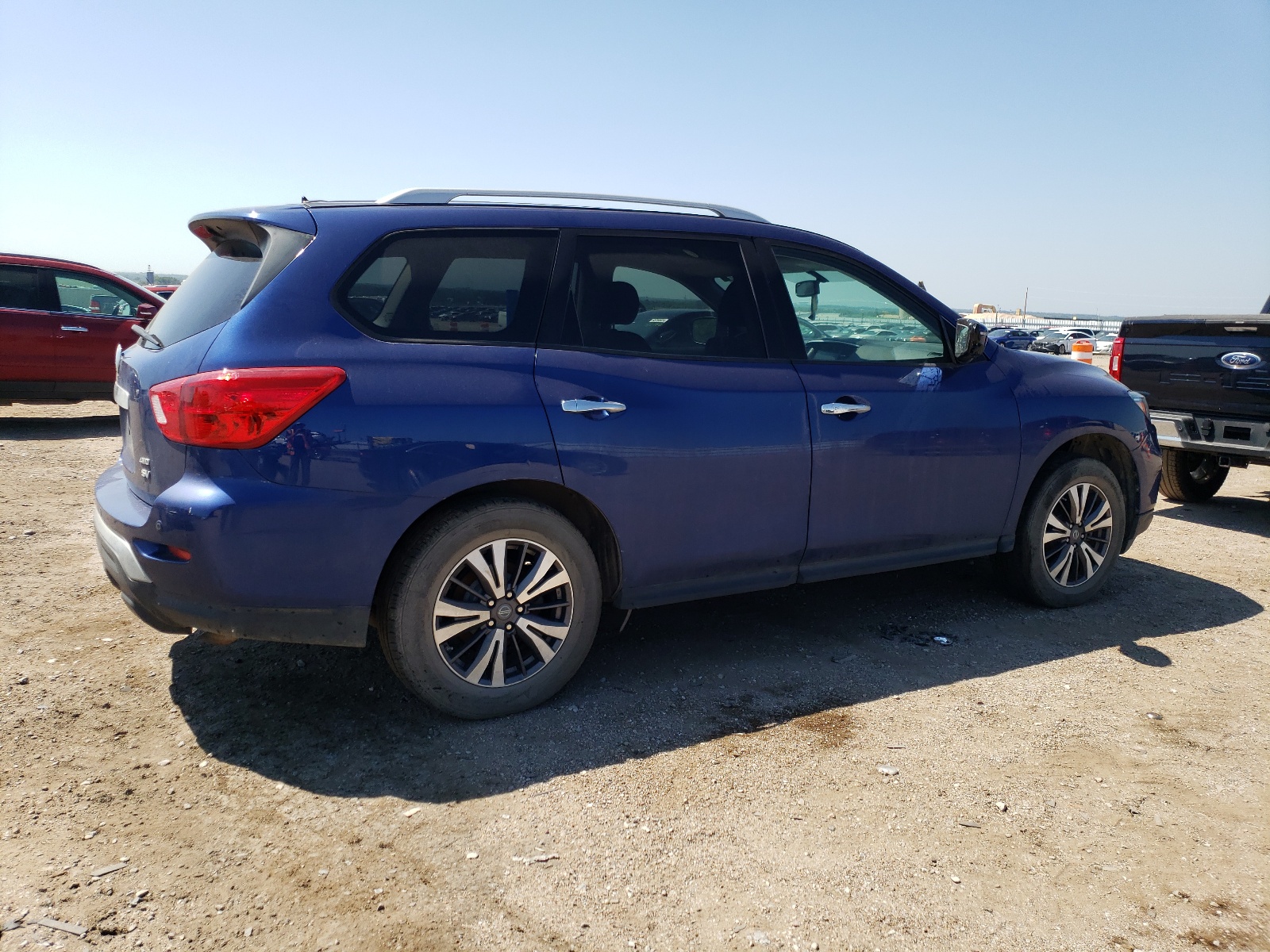 2018 Nissan Pathfinder S vin: 5N1DR2MM6JC608438