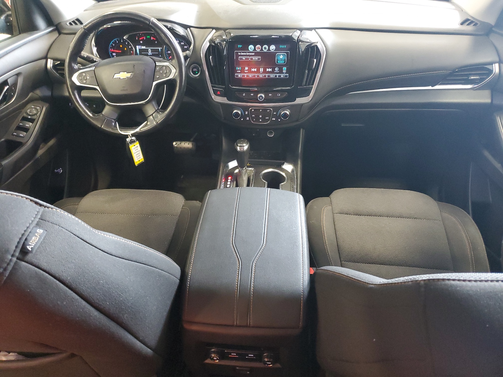 1GNEVGKW3KJ215930 2019 Chevrolet Traverse Lt