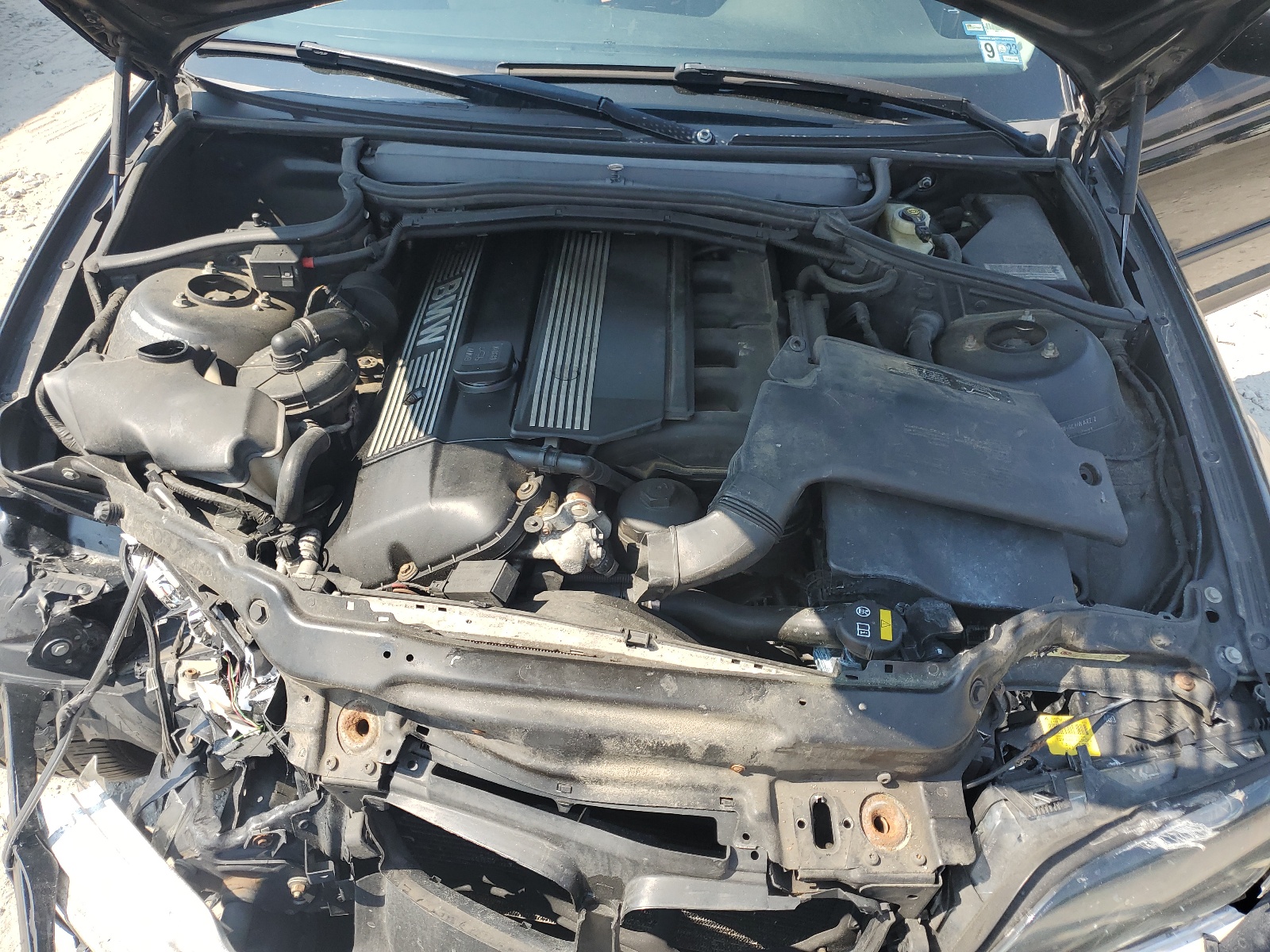 WBAEV33404KL62084 2004 BMW 325 I