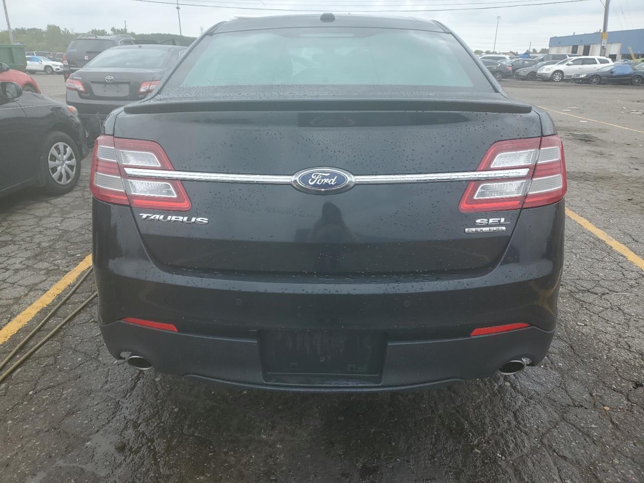 1FAHP2E88JG132589 2018 Ford Taurus Sel