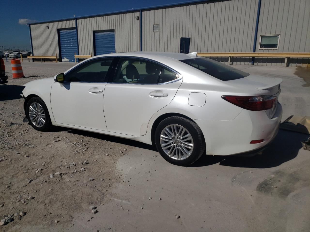 JTHBK1GG6F2156177 2015 LEXUS ES - Image 2