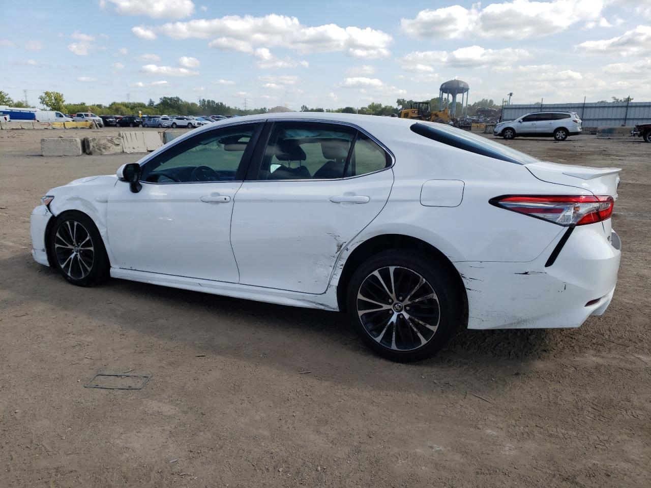 VIN 4T1B11HK6JU129500 2018 TOYOTA CAMRY no.2