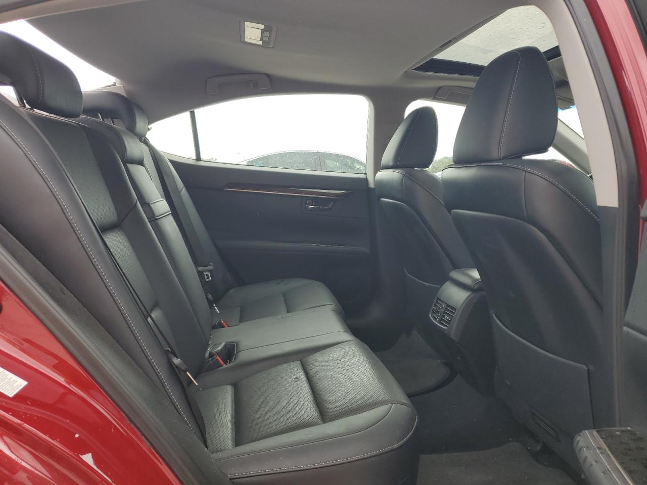 2016 Lexus ES - Image 10
