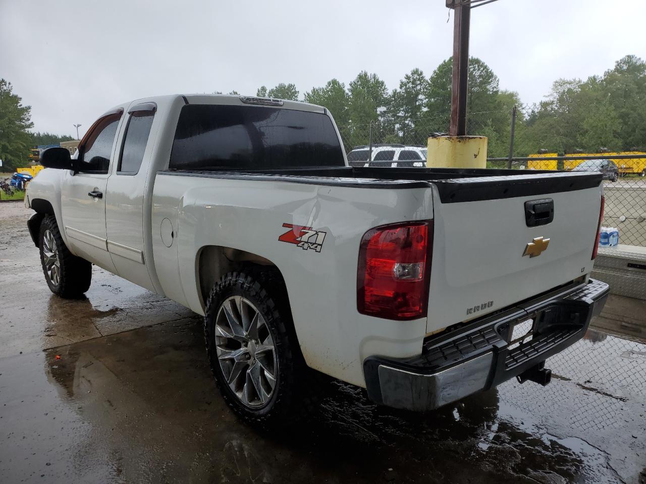 2013 Chevrolet Silverado - Image 2