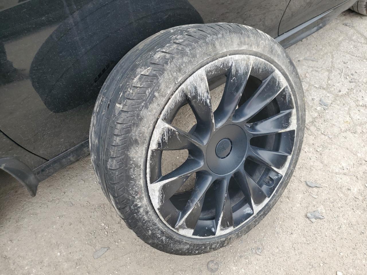 5YJYGDEE9MF102432 2021 Tesla Model Y