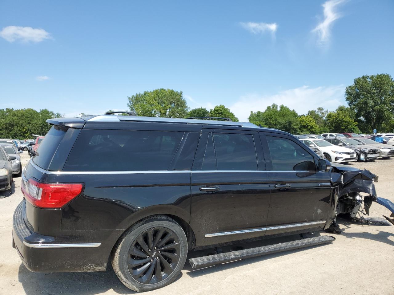 5LMJJ3LT2LEL17352 Lincoln Navigator  3