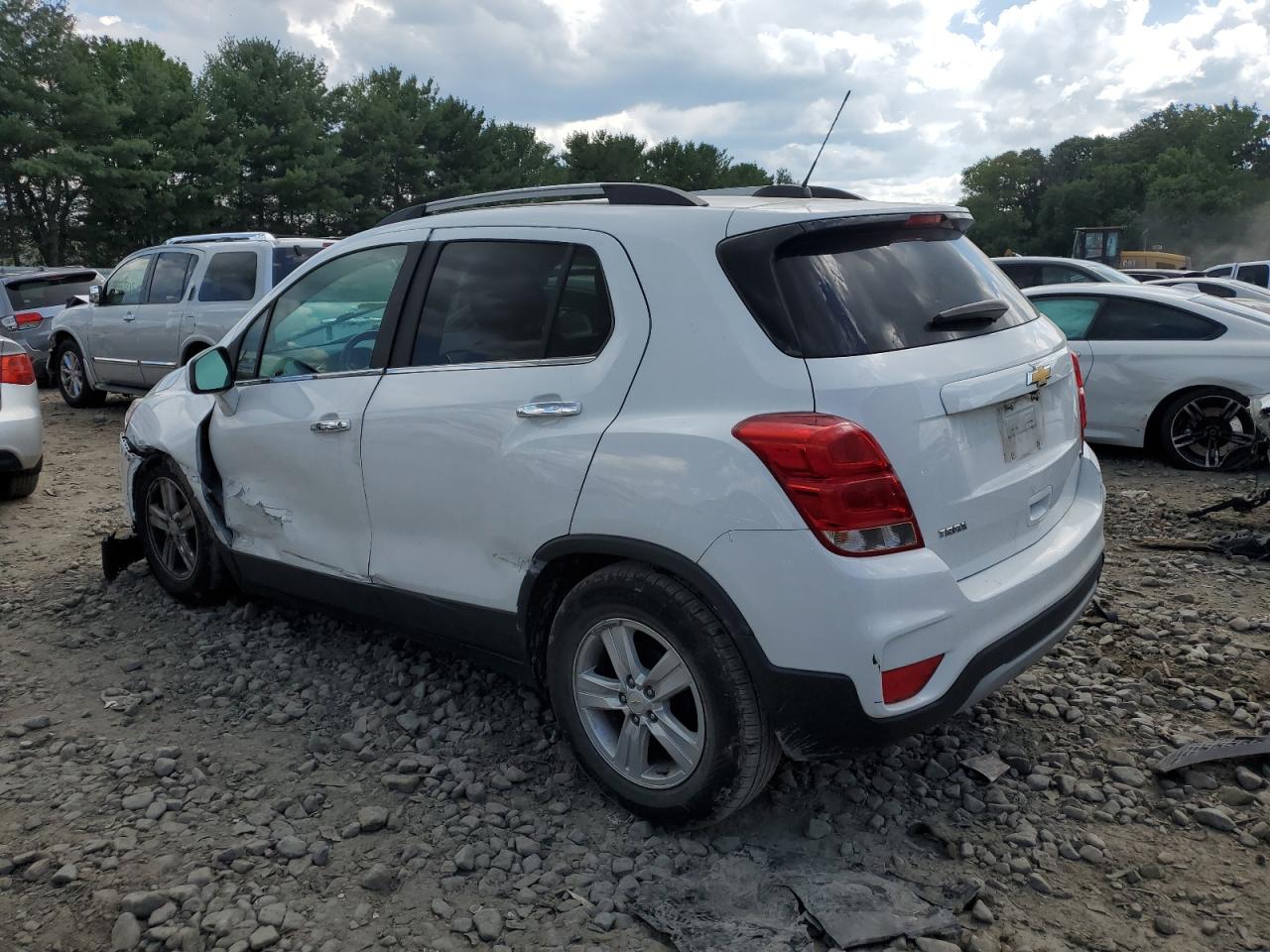 KL7CJLSB9JB581446 2018 CHEVROLET TRAX - Image 2