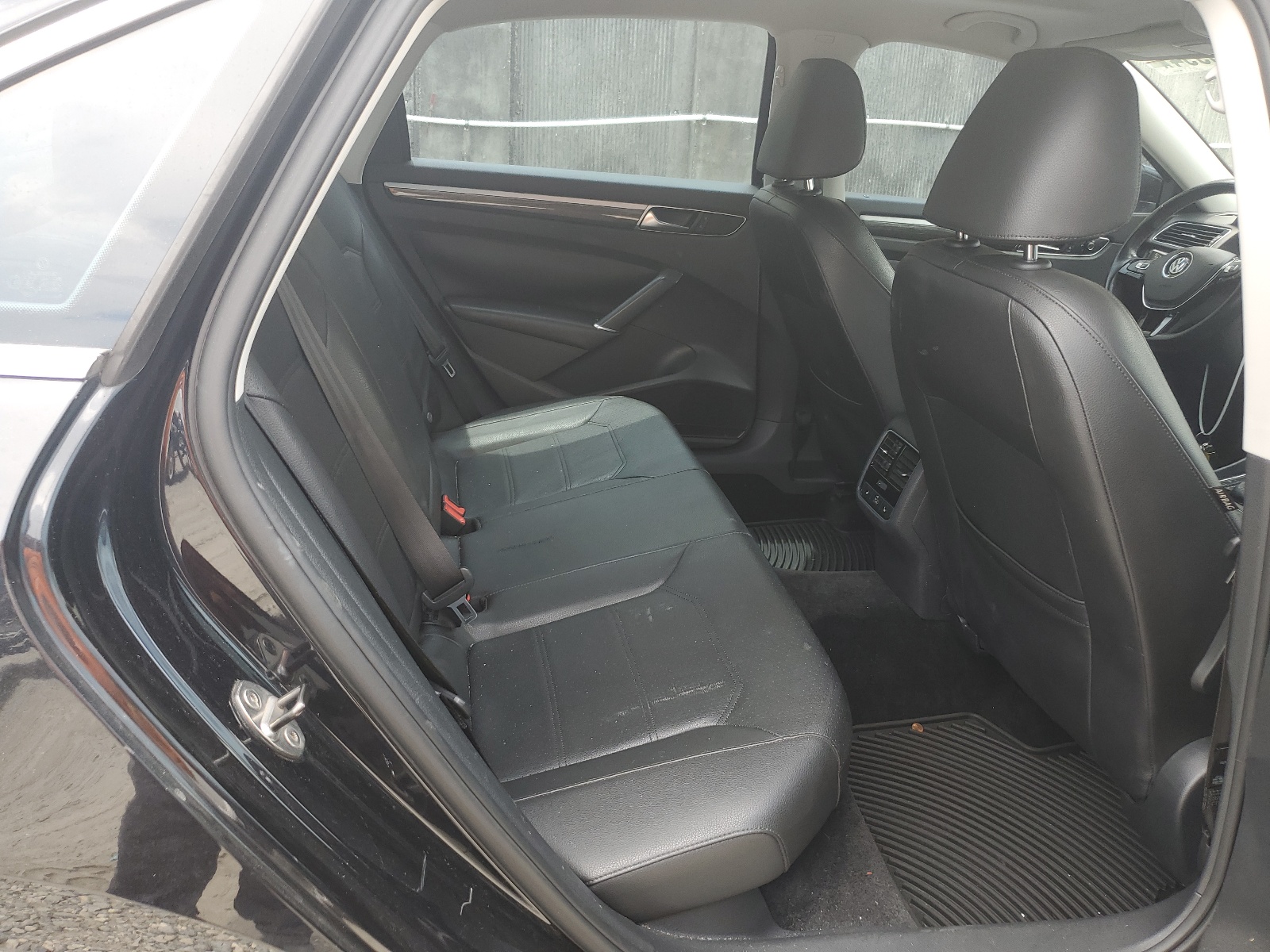 1VWGT7A33HC057923 2017 Volkswagen Passat Se