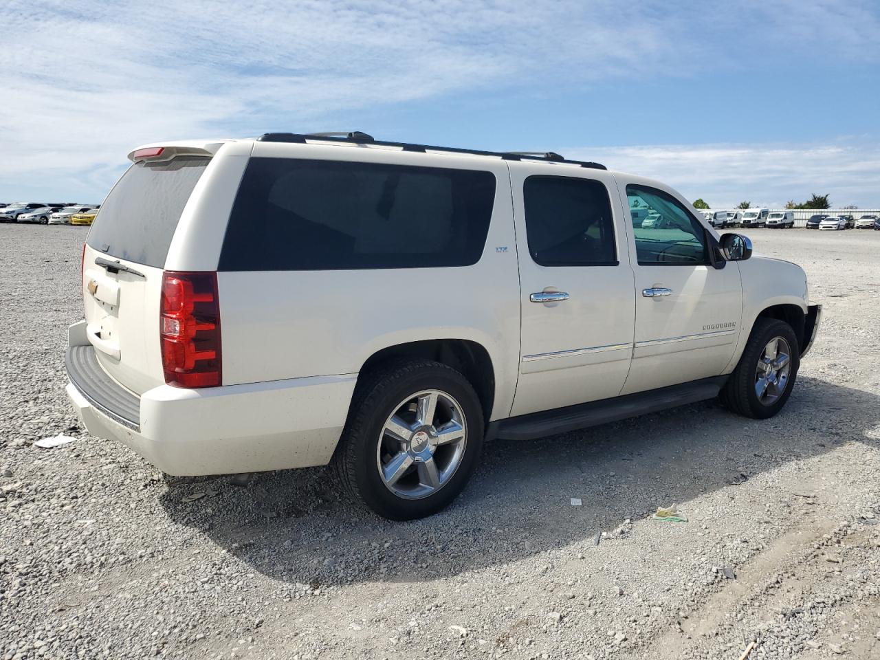 VIN 1GNSKKE70DR157802 2013 CHEVROLET SUBURBAN no.3