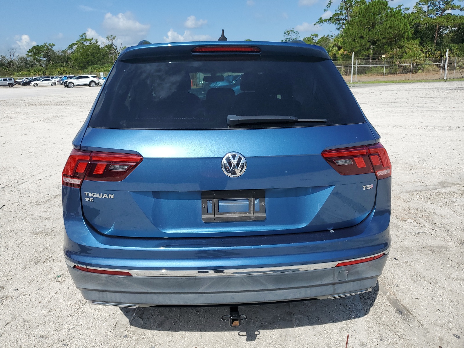 3VV3B7AX6JM055161 2018 Volkswagen Tiguan Se