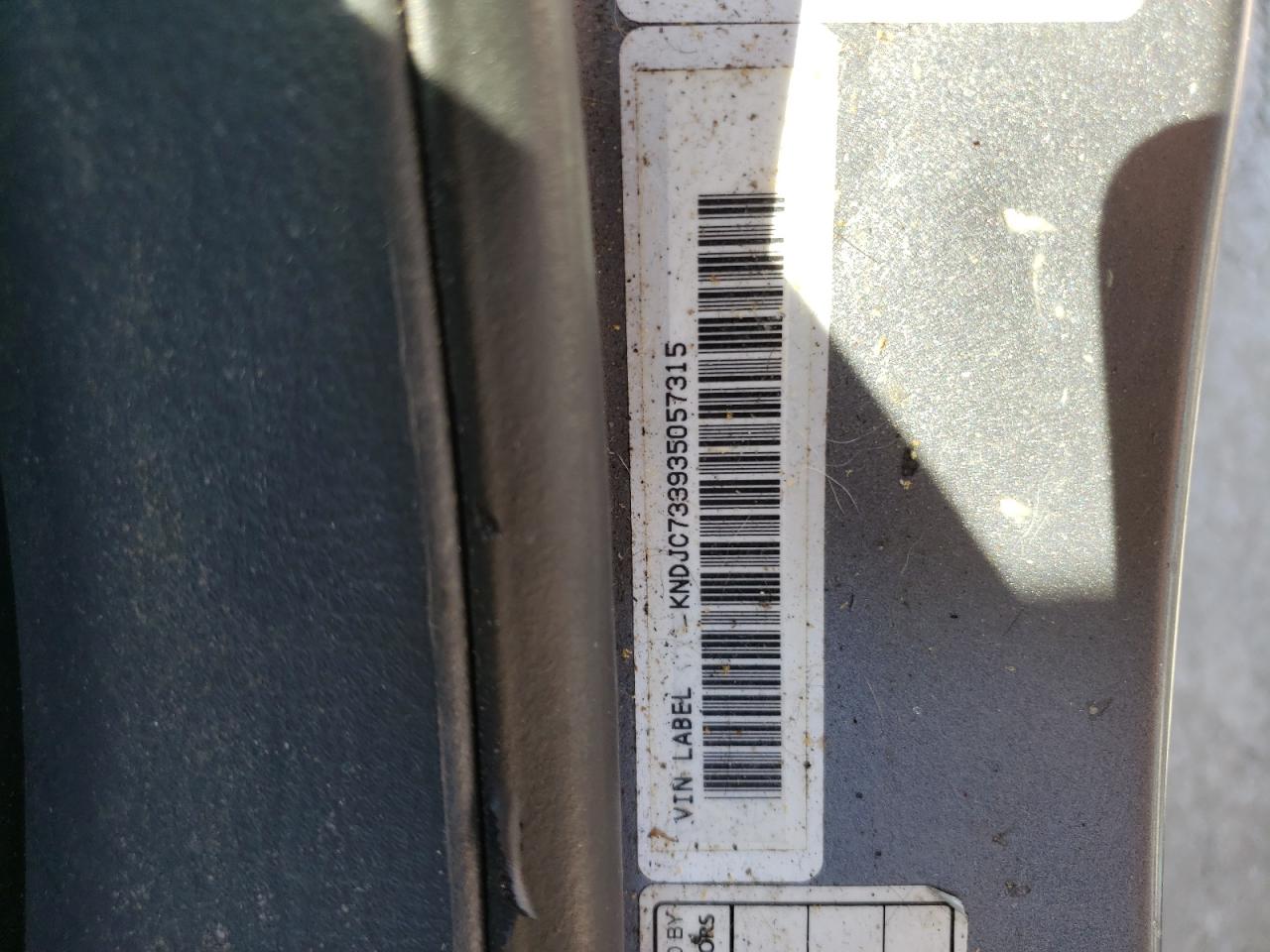 2003 Kia Sorento Ex VIN: KNDJC733935057315 Lot: 67390044