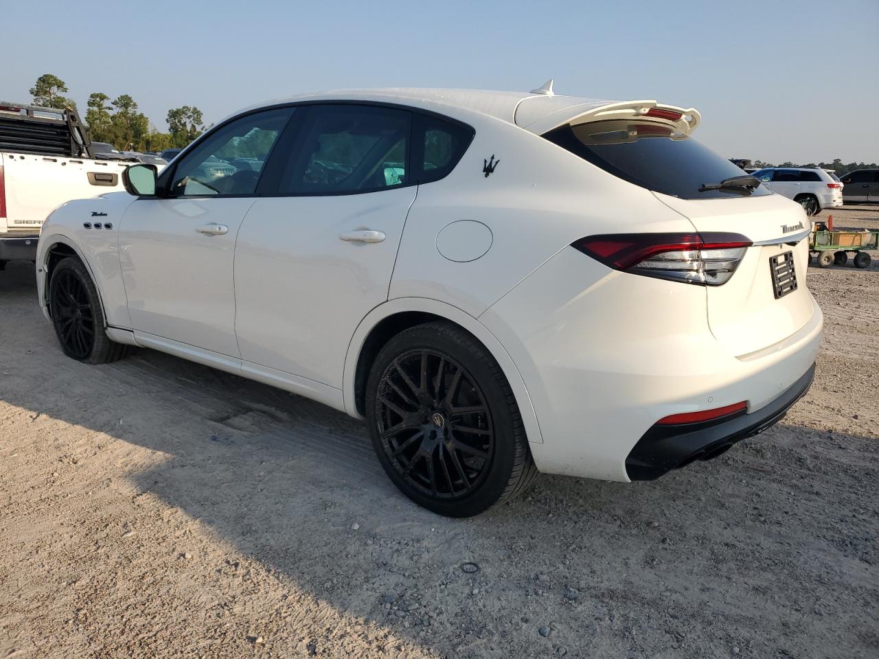 ZN661YUM0NX402942 Maserati Levante Mo  2