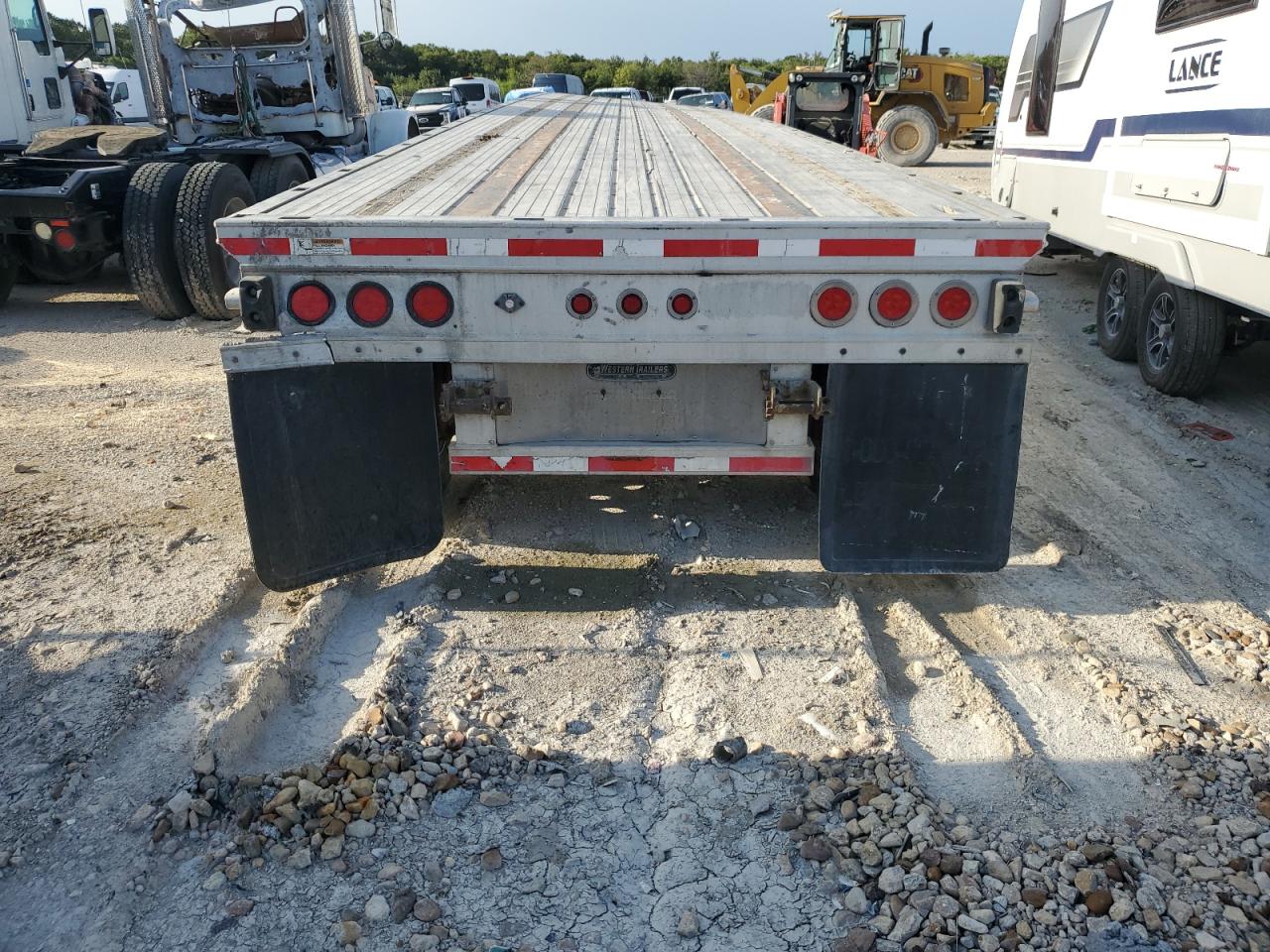 5DN1045225B001126 2005 Wsti Flatbed