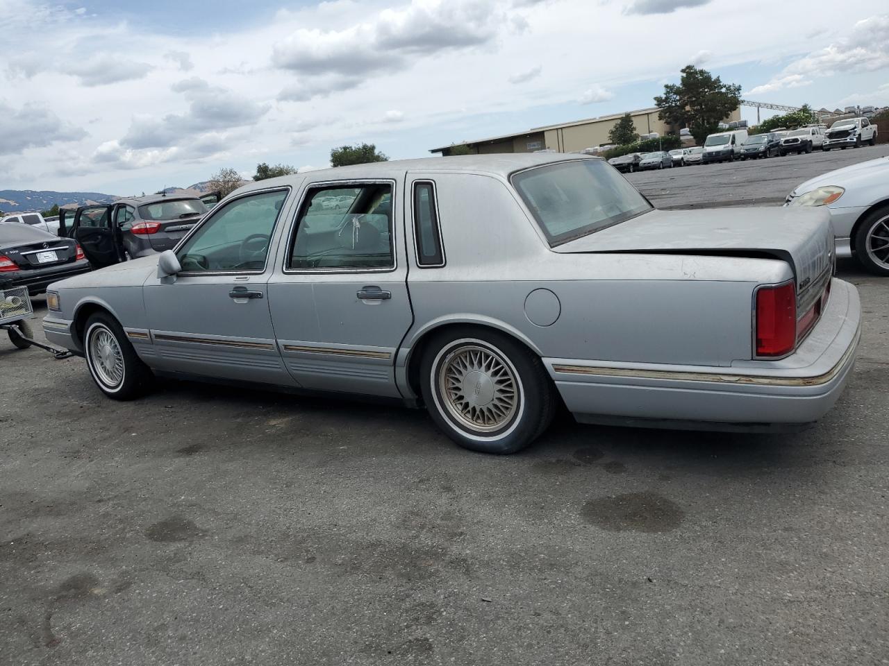 1LNLM82WXVY751984 1997 Lincoln Town Car Signature