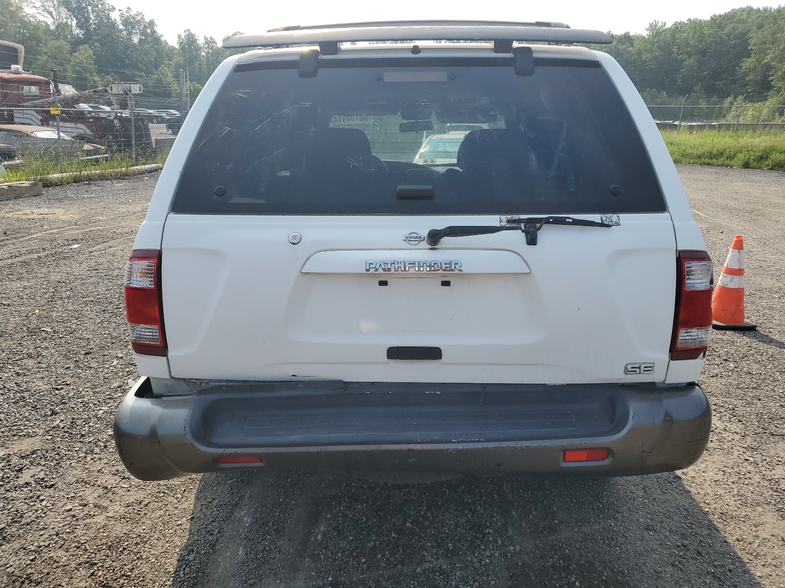 JN8AR07Y7YW404562 2000 Nissan Pathfinder Le