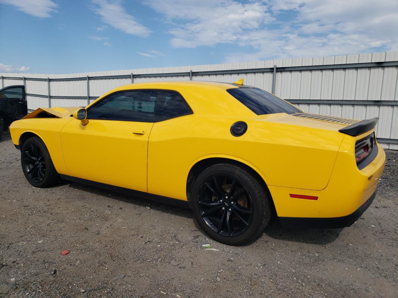 2C3CDZAG1HH527574 2017 DODGE CHALLENGER - Image 2