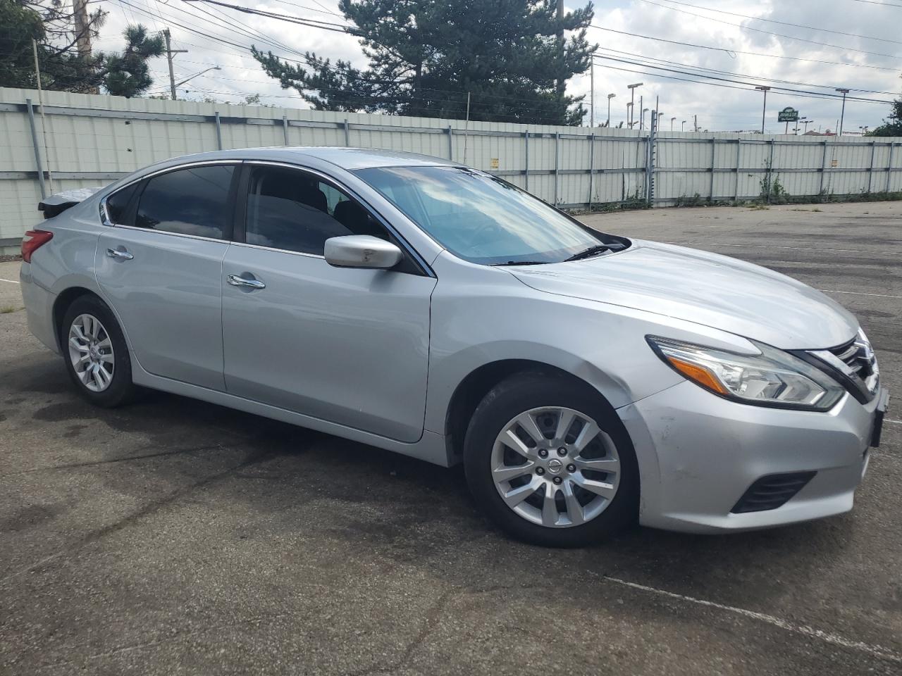 2016 Nissan Altima - Image 4