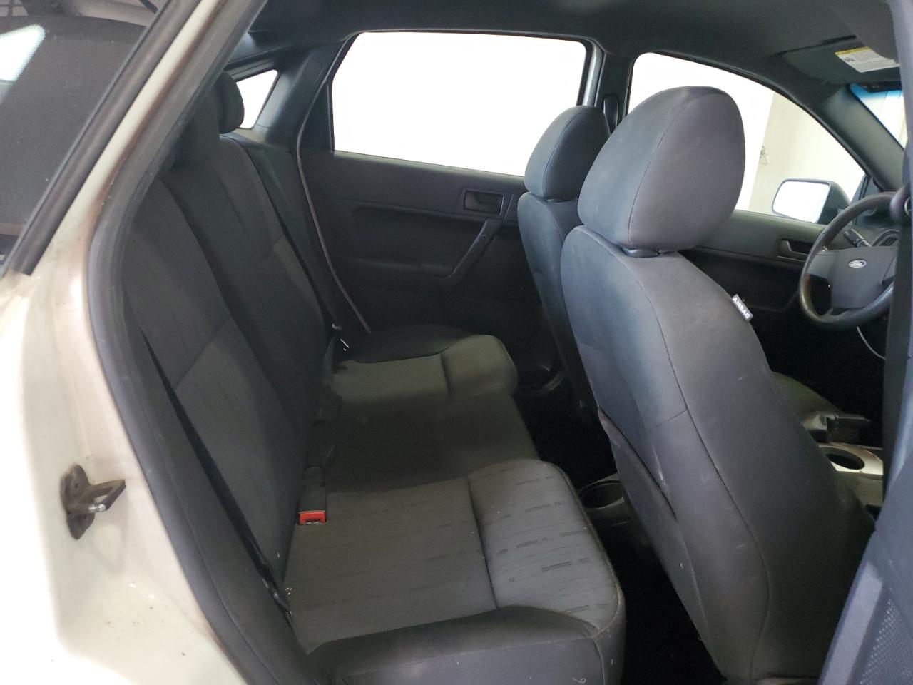1FAHP3FN0AW230984 2010 Ford Focus Se