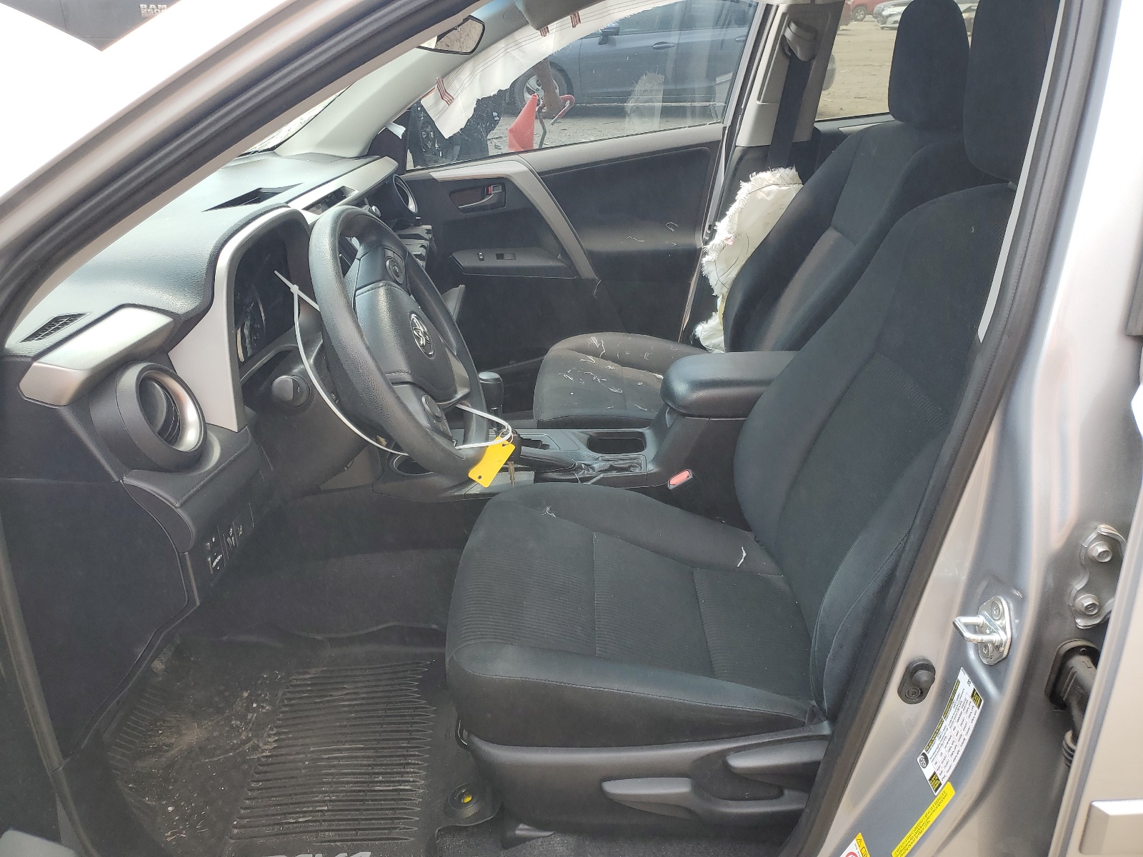 2T3ZFREV3HW354357 2017 Toyota Rav4 Le