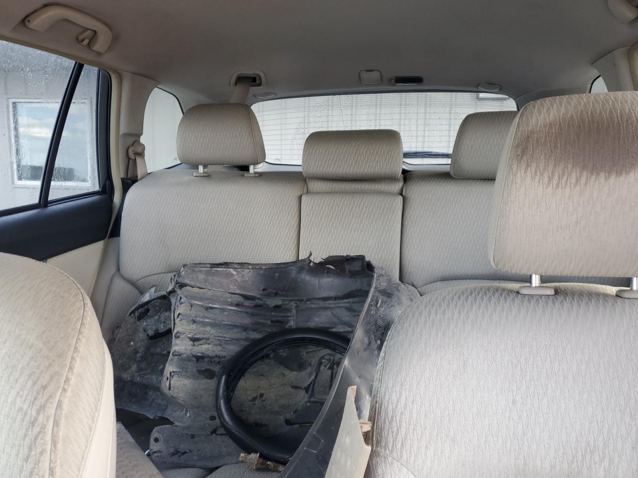 2011 Subaru Outback - Image 10