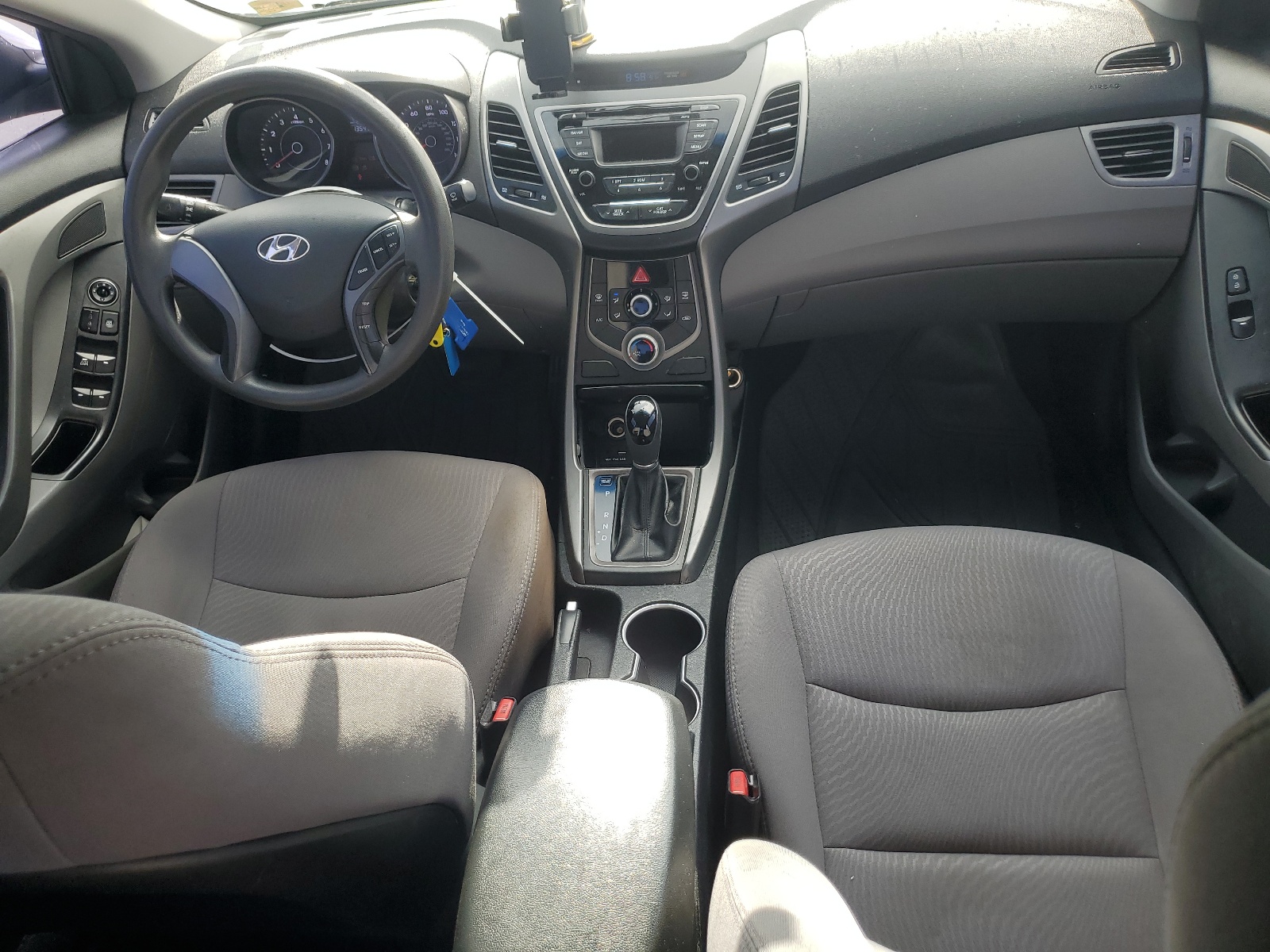 5NPDH4AE9GH725492 2016 Hyundai Elantra Se