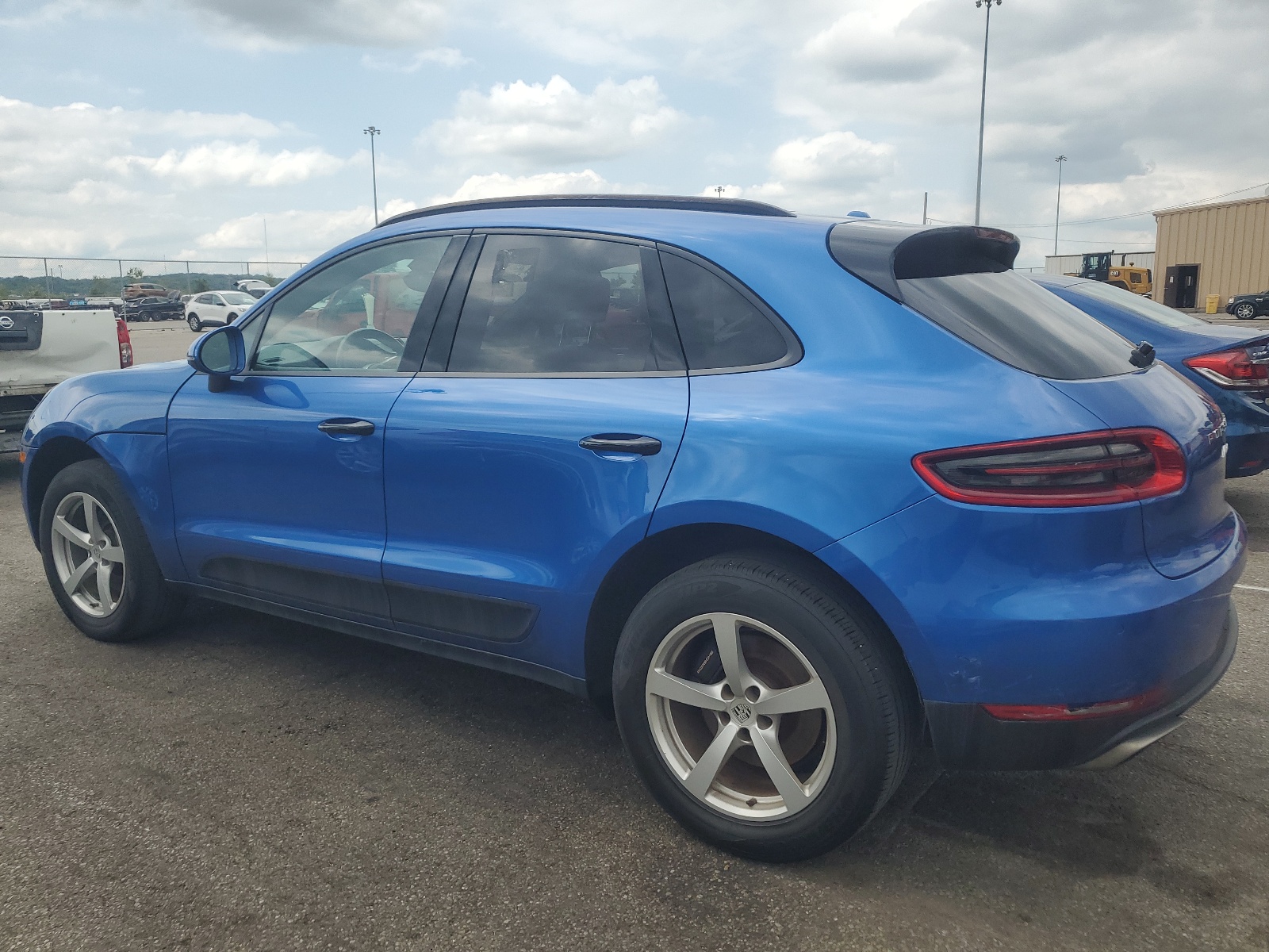 2017 Porsche Macan vin: WP1AA2A59HLB05751