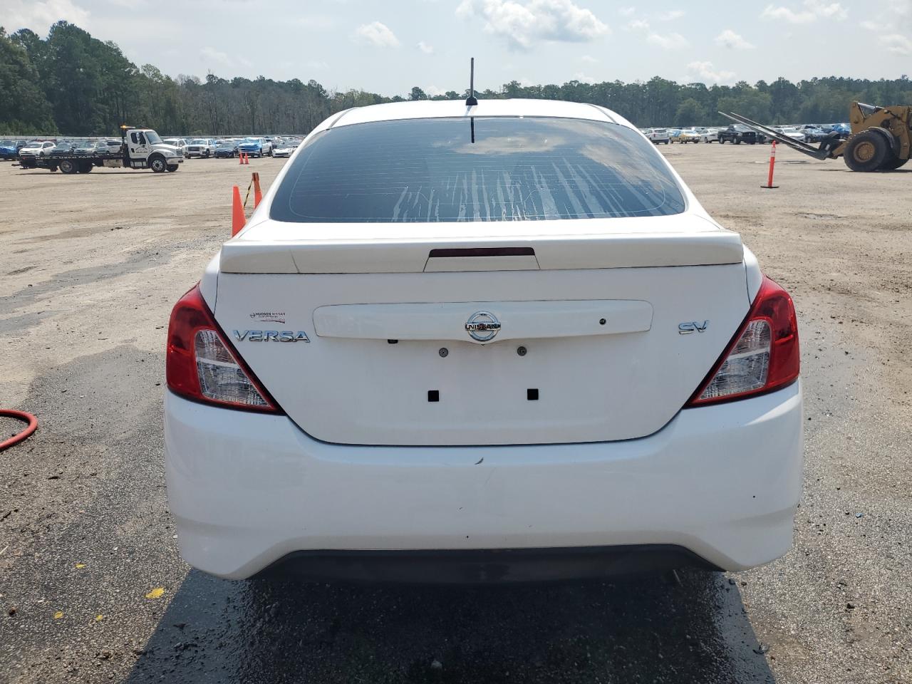 3N1CN7AP7KL860988 2019 Nissan Versa S