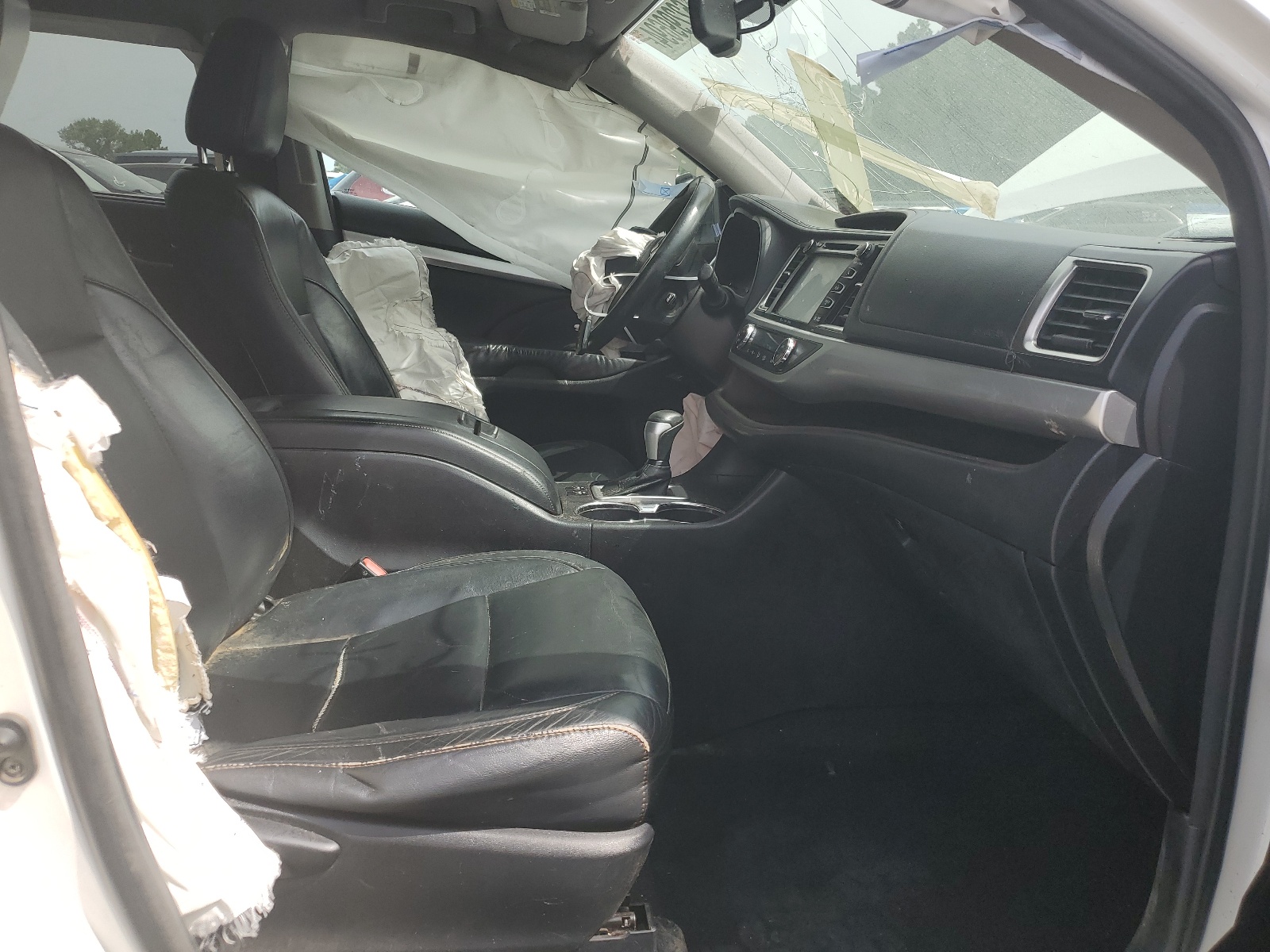 5TDKKRFH8GS136176 2016 Toyota Highlander Xle