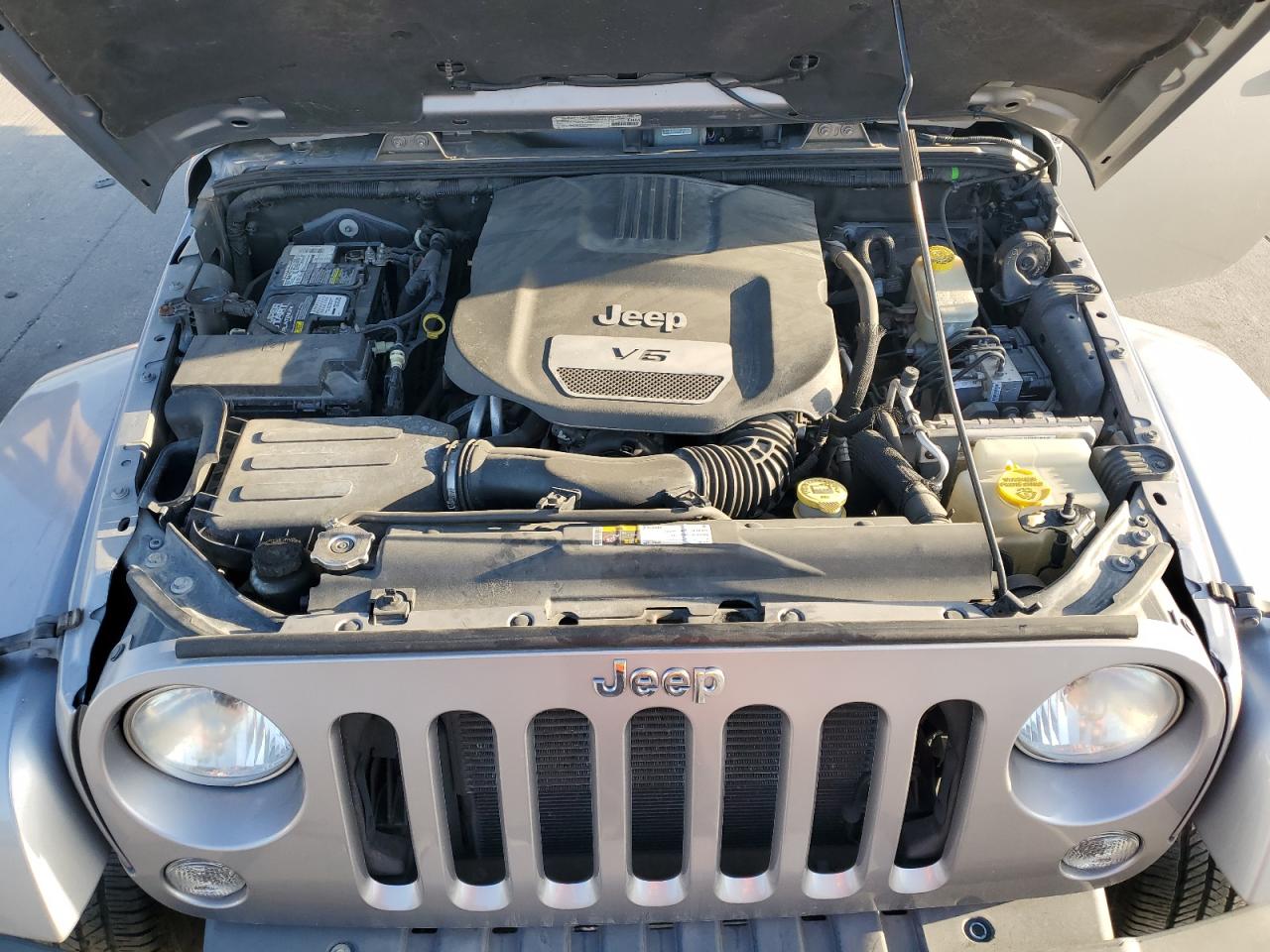 1C4BJWEG5EL103354 2014 Jeep Wrangler Unlimited Sahara