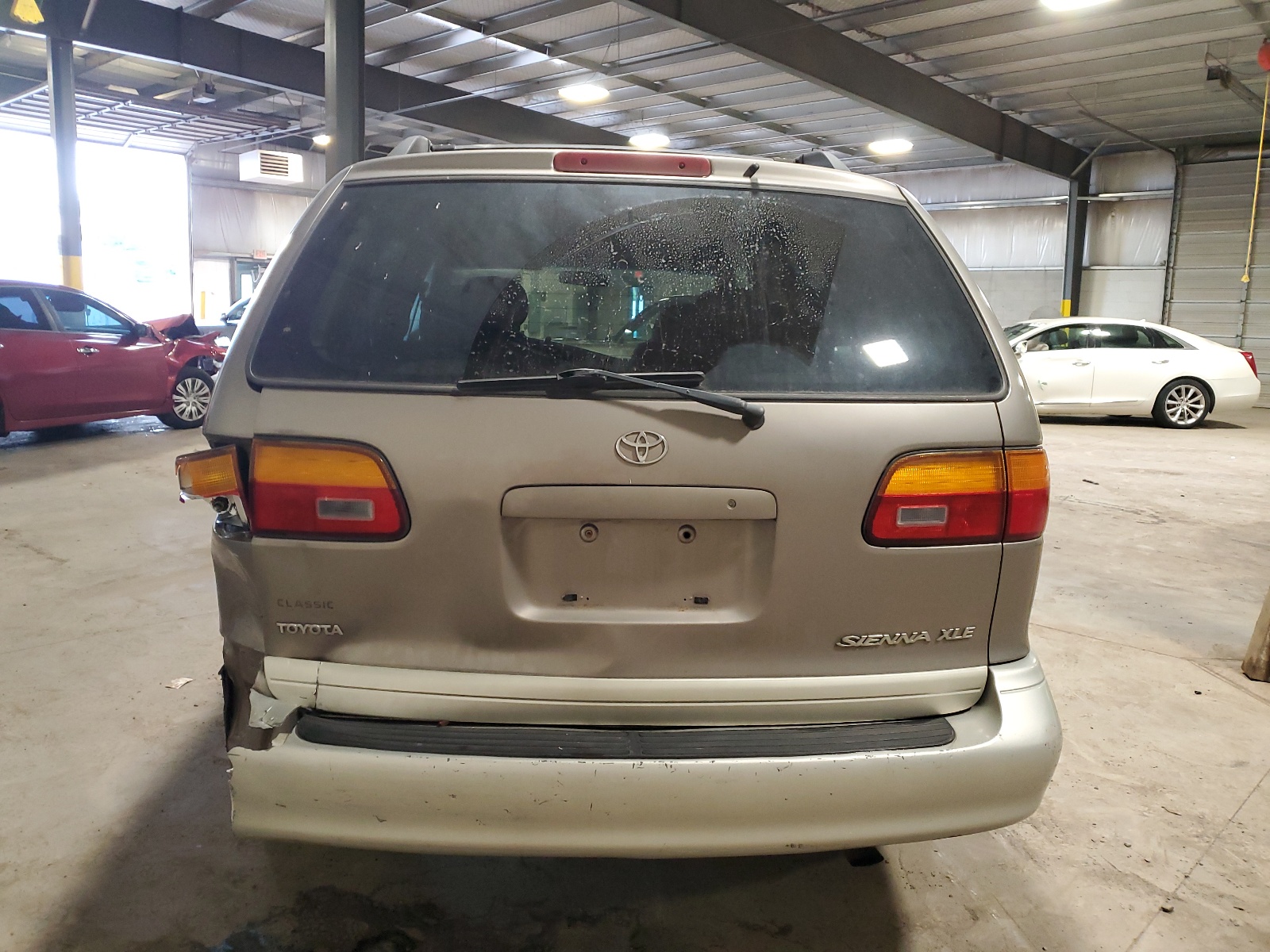 4T3ZF13C9XU110830 1999 Toyota Sienna Le