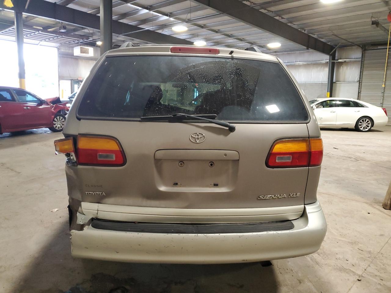 1999 Toyota Sienna Le VIN: 4T3ZF13C9XU110830 Lot: 68350194
