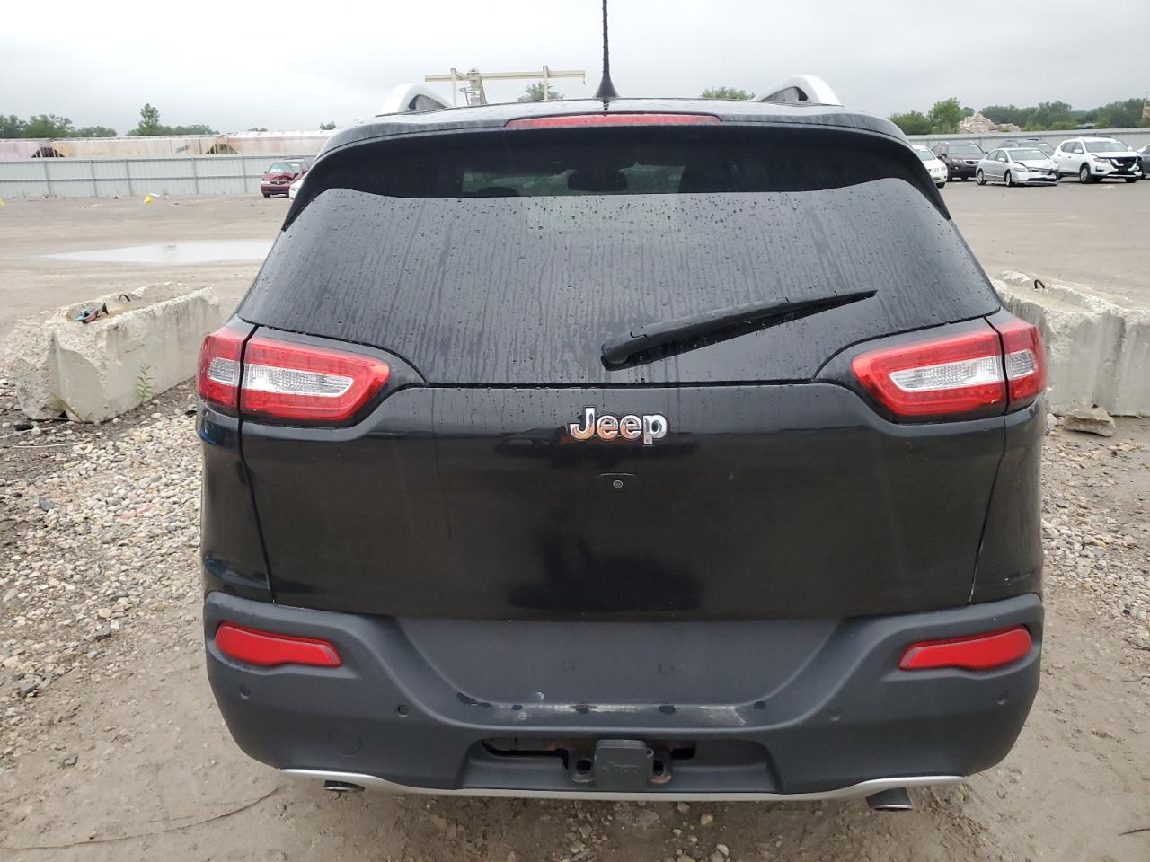 2017 Jeep Cherokee Latitude VIN: 1C4PJMCSXHW529710 Lot: 67152434