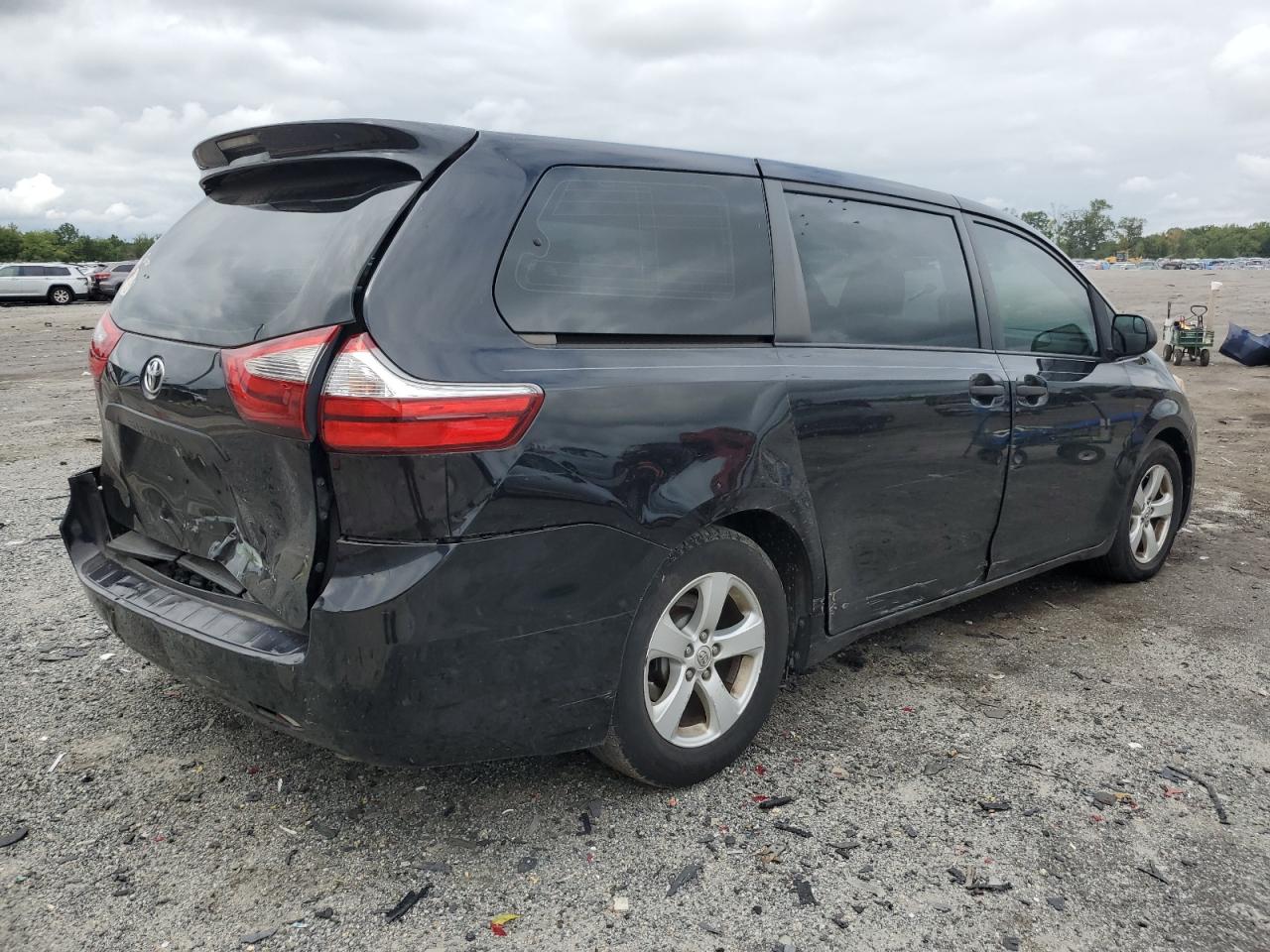 2017 Toyota Sienna VIN: 5TDZZ3DC4HS870992 Lot: 69363544