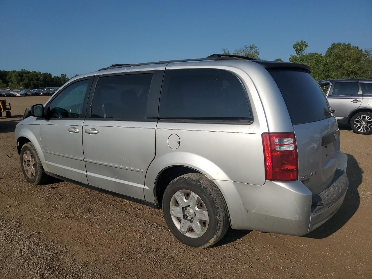 2010 Dodge Caravan - Image 2
