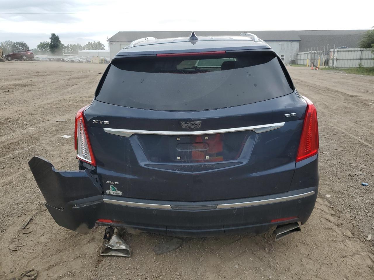 1GYKNDRS1JZ247329 2018 Cadillac Xt5 Luxury