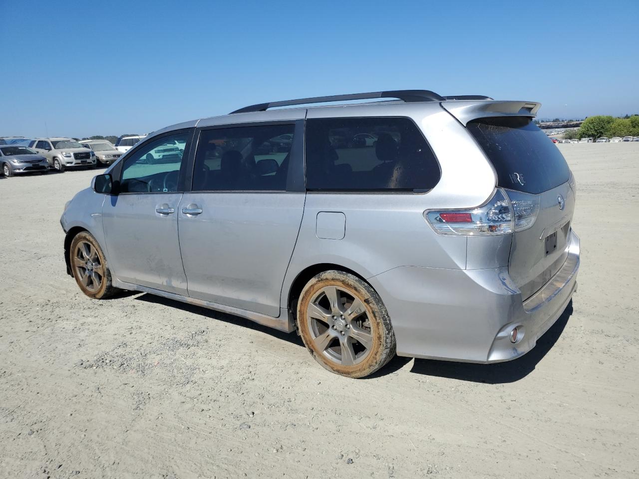 5TDXZ3DCXHS878294 2017 TOYOTA SIENNA - Image 2