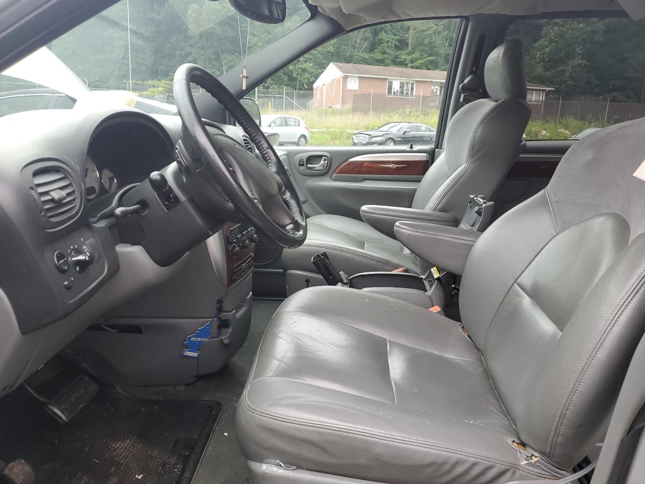 2005 Chrysler Town & Country Limited VIN: 2C4GP64L95R168587 Lot: 66696284