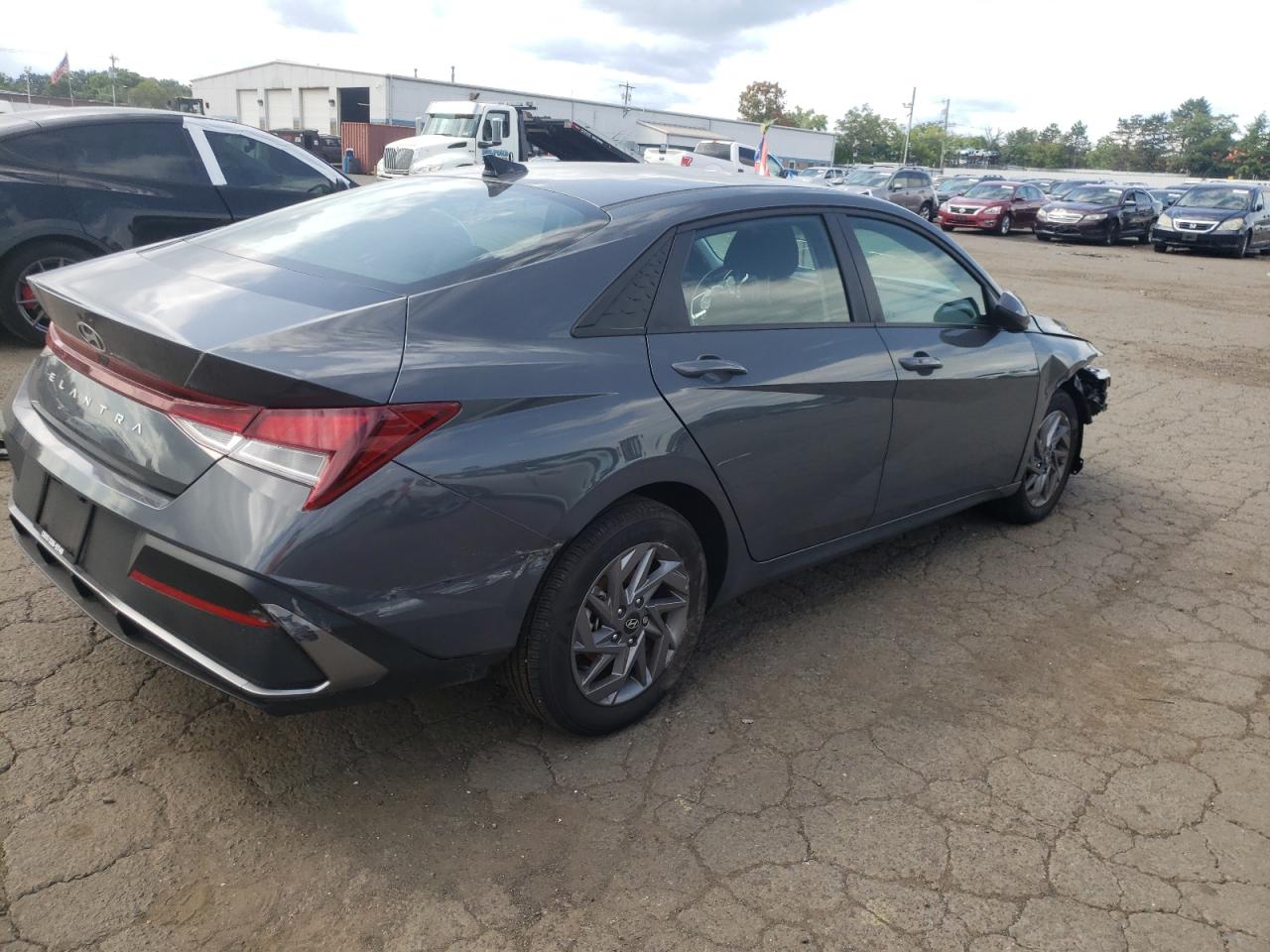 2024 Hyundai Elantra - Image 3