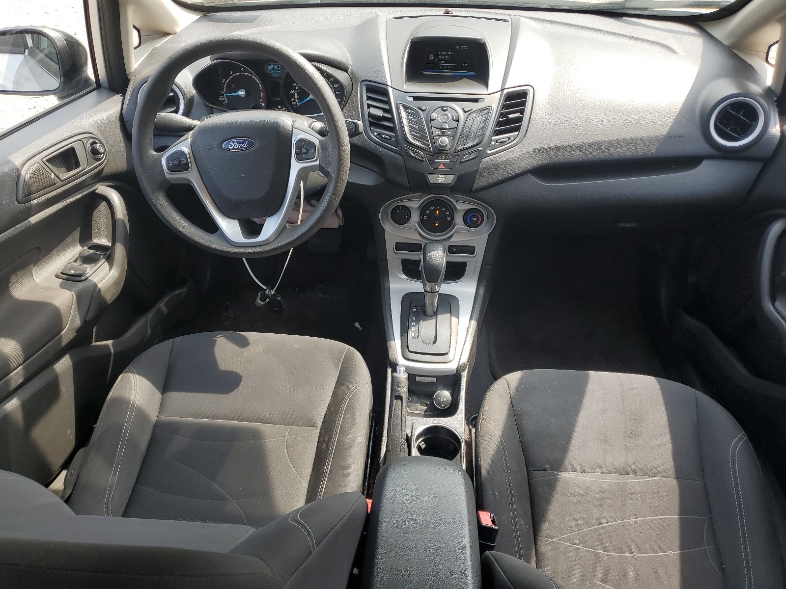 3FADP4BJ3JM136038 2018 Ford Fiesta Se