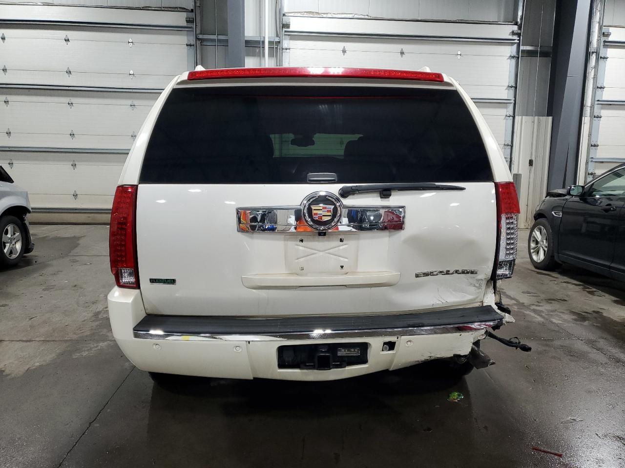 2009 Cadillac Escalade - Image 6