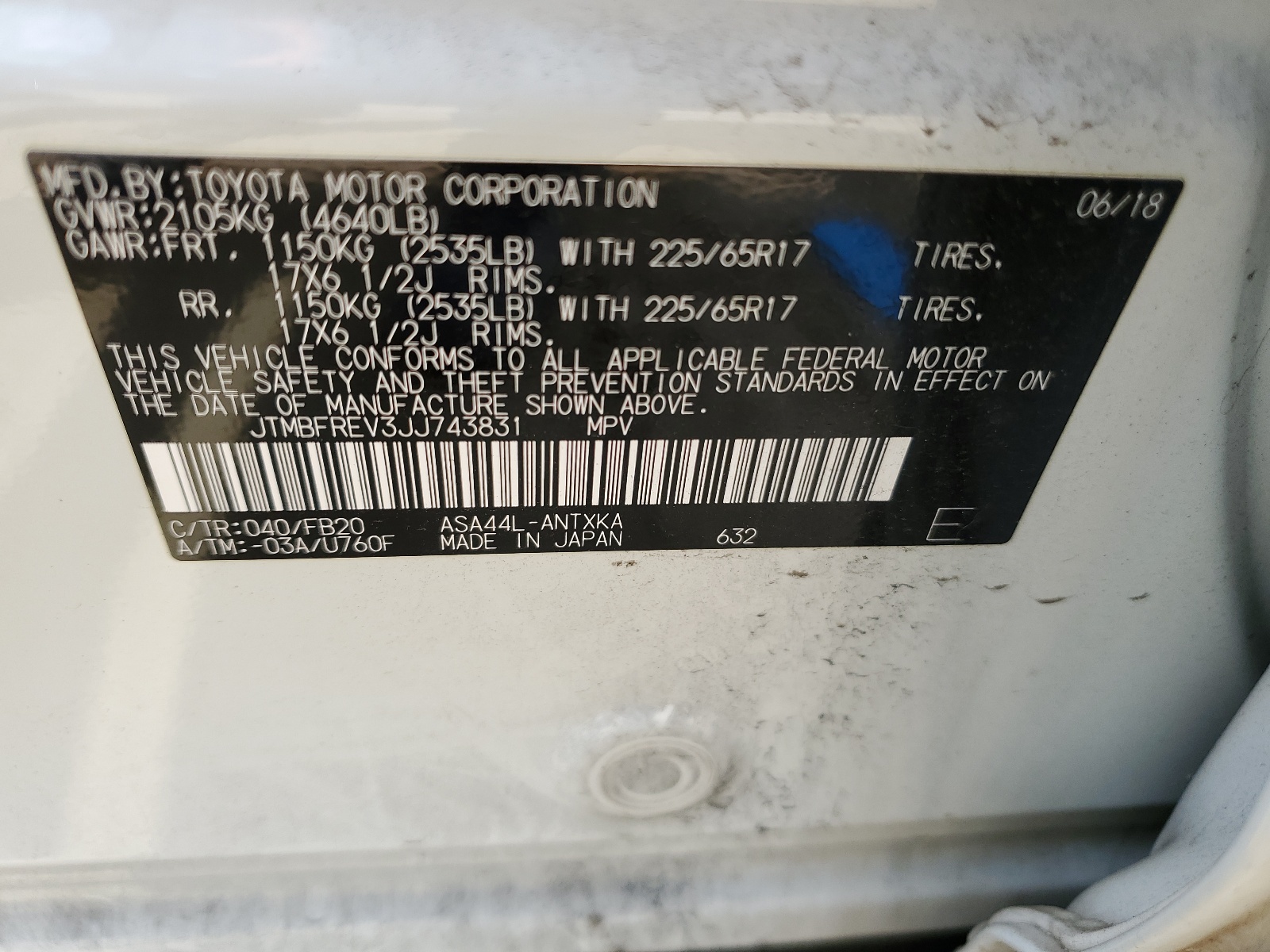 JTMBFREV3JJ743831 2018 Toyota Rav4 Le