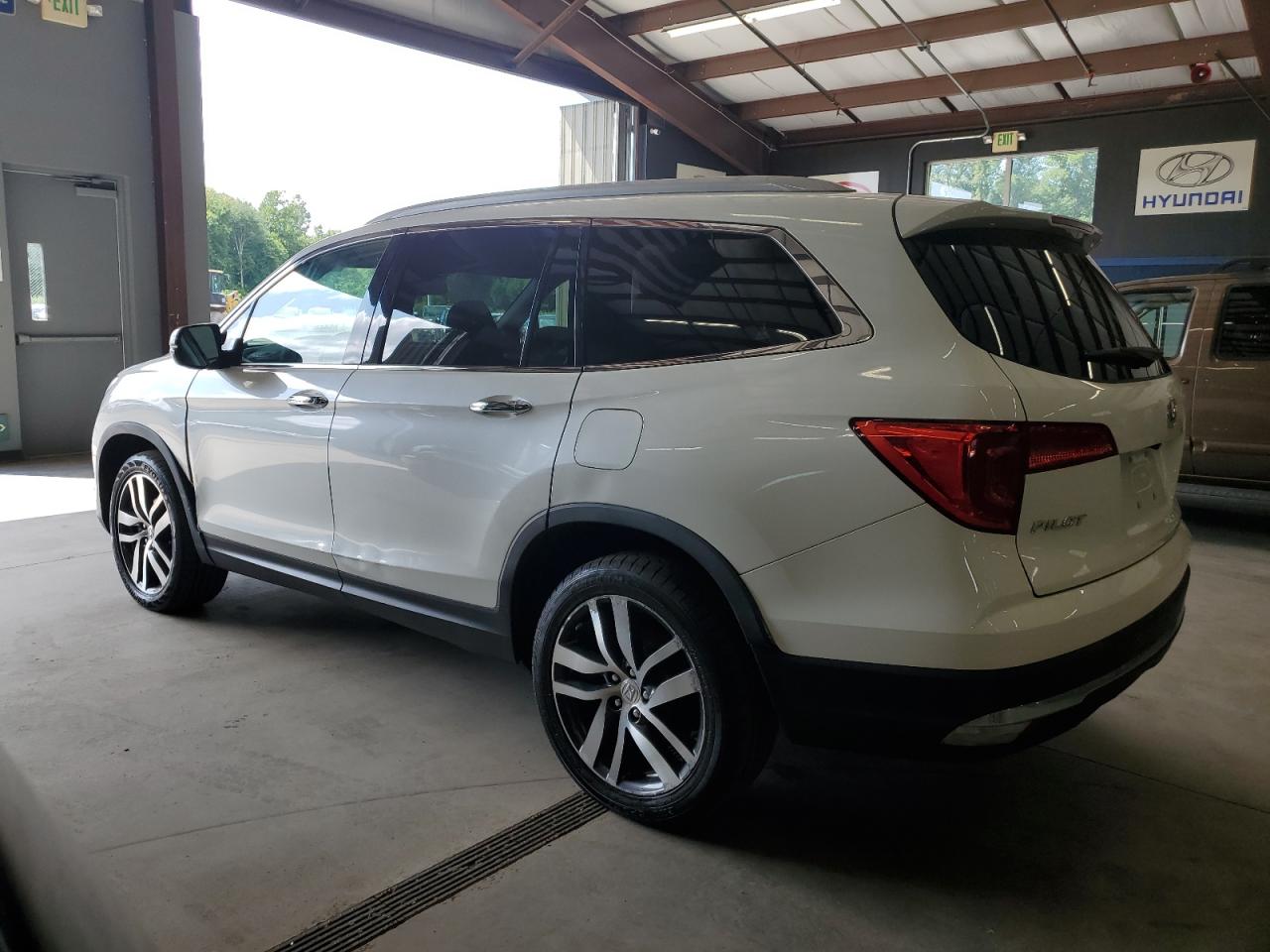 2017 Honda Pilot - Image 2