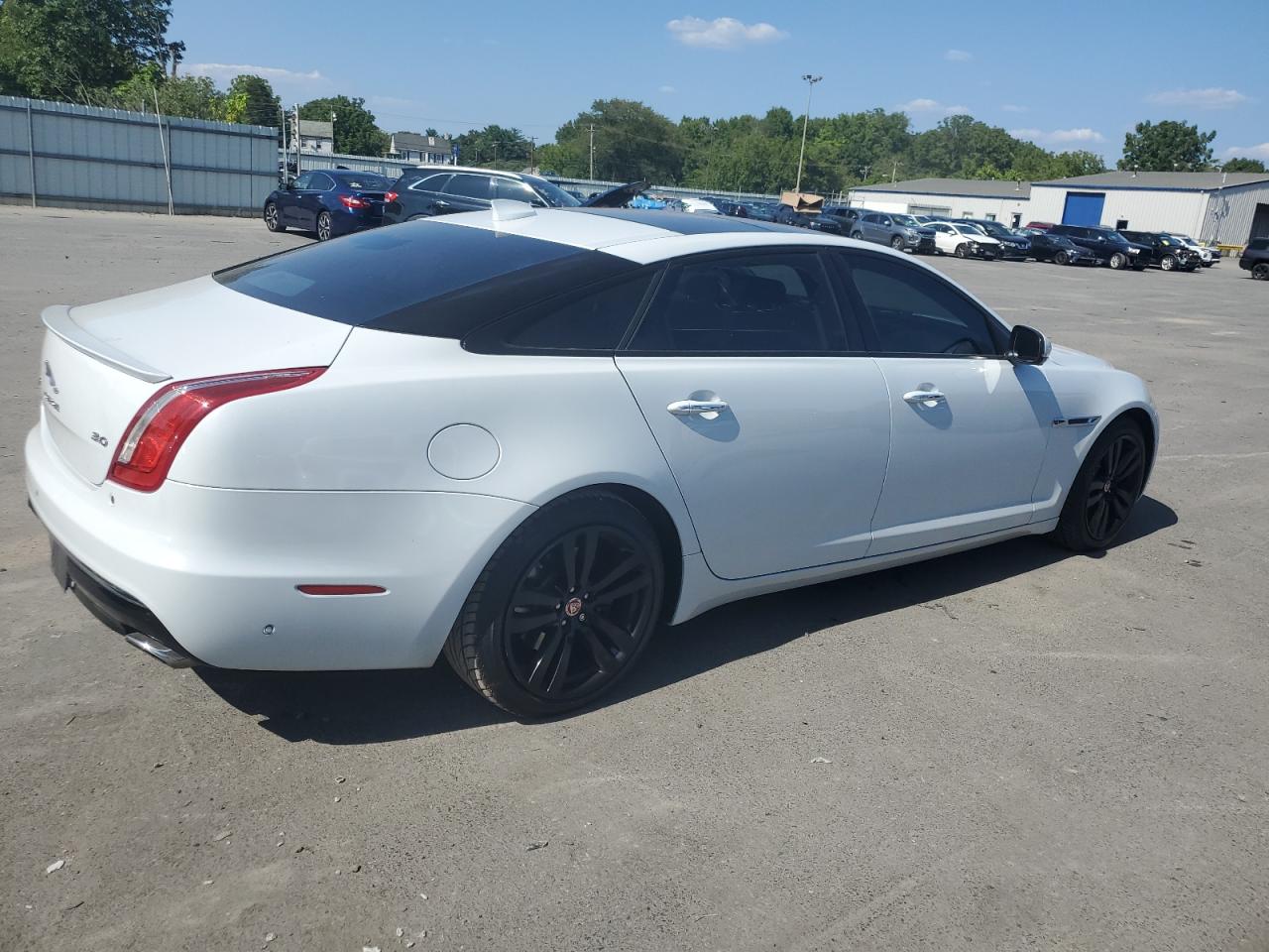 2016 Jaguar XJ - Image 3