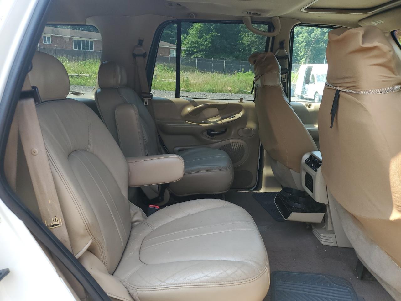 2000 Ford Expedition Eddie Bauer VIN: 1FMPU18LXYLB49870 Lot: 64799304